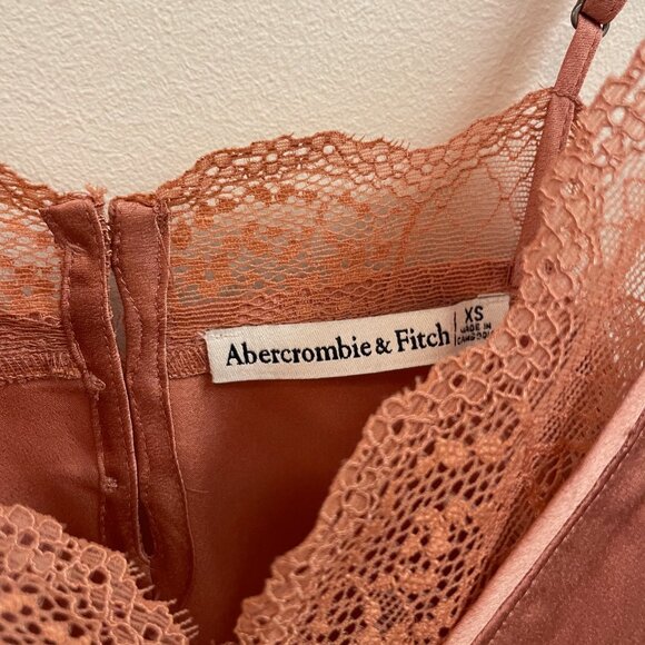Abercrombie Rose/Pink Lace Satin Cami (XS) New with Tags! - Picture 2 of 3